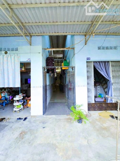 CHỦ NGỘP GIẢM SỐC 1.5 TỶ, BÁN GẤP NHÀ MẶT TIỀN 180M2 NGANG 8M, SẴN DÒNG TIỀN, CÒN 7.9 TỶ