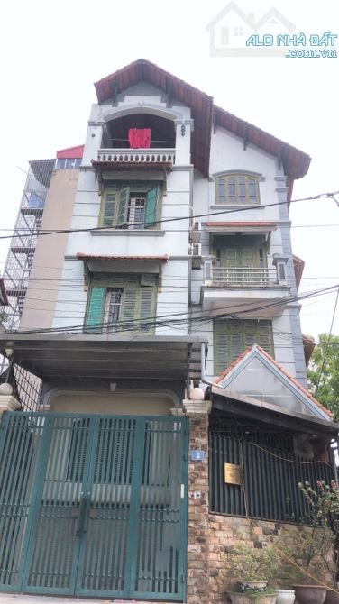 28.5 tỷ/100 m2/ 20 m tiền Lô Góc/ Cổ Linh / Phân Lô Vỉa Hè