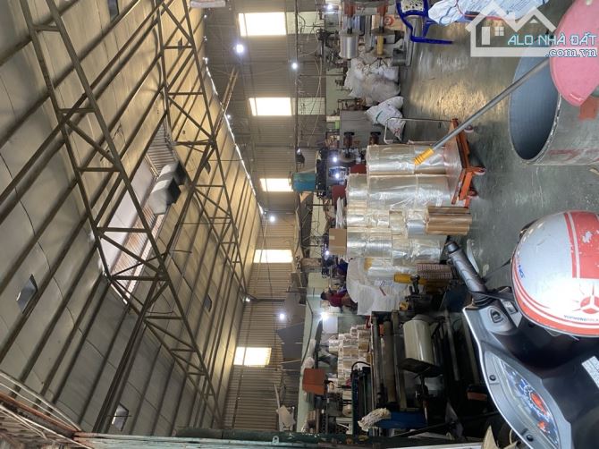 BÁN NHÀ XƯỞNG - DT 1,300M - NGANG LỚN 27M - ĐƯỜNG XE TẢI RA VÀO - SÁT QUỐC LỘ 1A - VỀ LÊ V