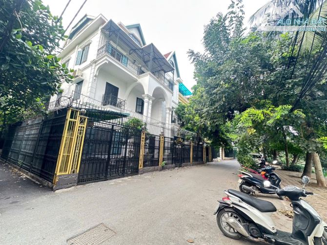 SIÊU BIỆT THỰ LÔ GÓC PHỐ LẠC LONG QUÂN-TÂY HỒ-DT 100M2 4 TẦNG MT 5.6M-GIÁ 33.9 TỶ