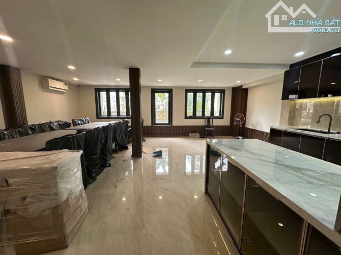 Bán gâp nhà HXh An Bình, P. An Đông, Quận 5 DT 82 5 tầng thang máy giá 19.5 tỷ TL