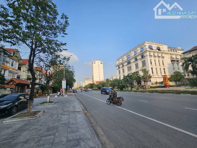 Bán nhanh căn biệt thự đường Lê Thái Tổ nhìn nhà hàng Uri ngay cột đồng hồ, Võ Cường