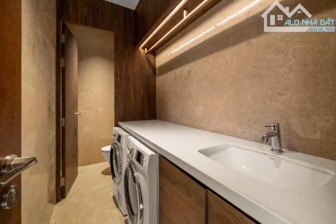 Siêu phẩm - Cần bán căn 2PN 83,3m2 tầng 14 Regal Complex view Villa, sông Cổ Cò - Sổ hồng