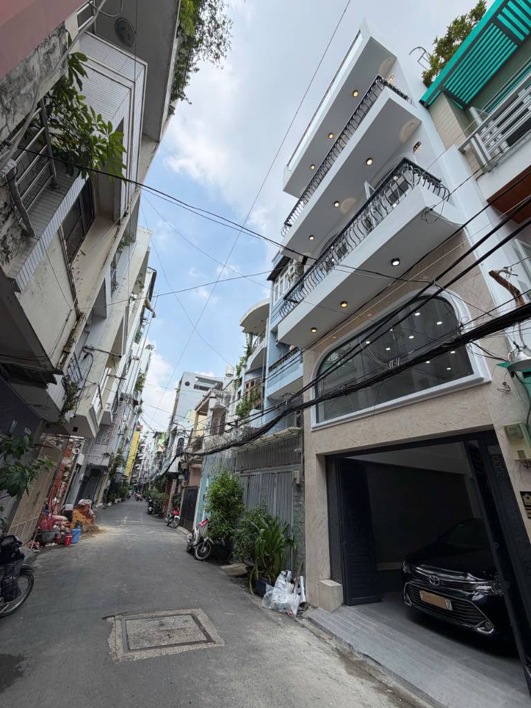 BÁN NHÀ TRƯỜNG SA PHÚ NHUẬN, DT 4.6 x 18.7M, NỞ HẬU TÀI LỘC, GIÁ 23.8 TỶ