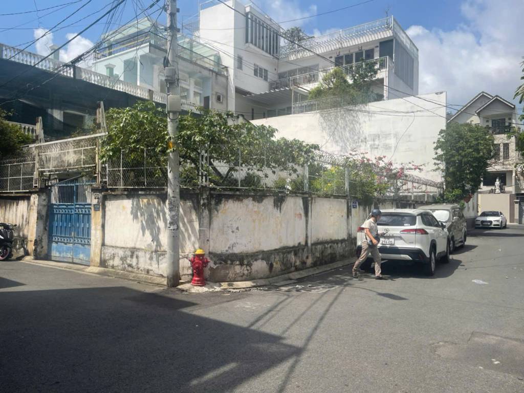 BÁN NHÀ CÁCH MẠNG THÁNG 8, TÂN BÌNH, DT 25 x 20M, NHÀ CẤP 4 TIỆN XÂY MỚI, GIÁ 68 TỶ