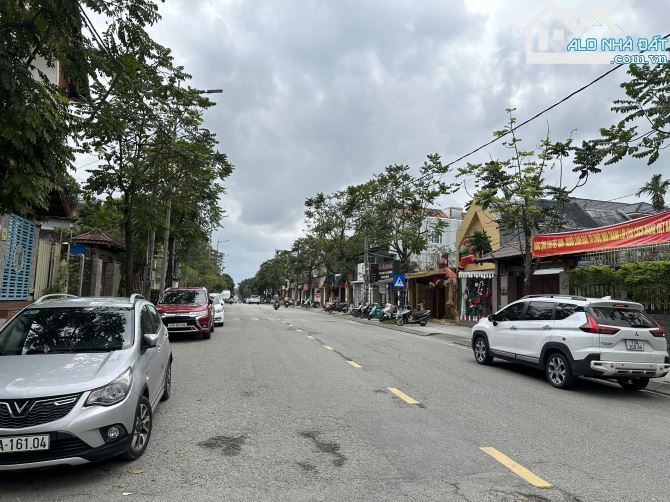 BÁN BIỆT THỰ 240M2 HAI TẦNG FULL NỘI THẤT MẶT TIỀN ĐIỆN BIÊN PHỦ - TP HUẾ GIÁ CHỈ 15 TỶ