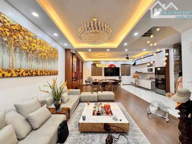 BÁN NHÀ PHỐ NGUYỄN KHÁNH TOÀN DT66m2*MT5,5m*7T THANG MÁY OTO TRÁNH KINH DOANH. 28TỶ