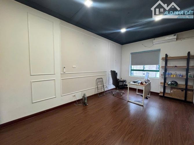 Bán căn hộ chung cư 18T2 phố Lê Văn Lương Trung Hòa Nhân Chính. DT: 102m2, 2 phòng ngủ