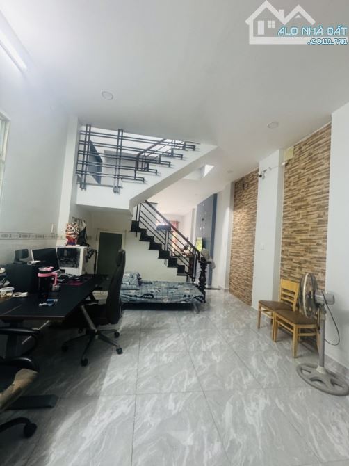 Nhà ở + dãy trọ 12 phòng – Dt 316m² (10 x 30) – Hàng Tre, Long Thạnh Mỹ