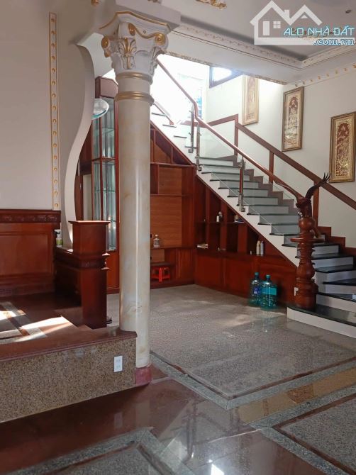 Biệt Thự Bùi Công Trừng, Đông Thạnh, Hóc Môn, 250m, Nội Thất gỗ cao cấp, chỉ 10,5 tỷ.