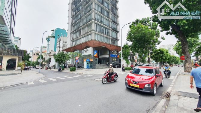 🏢 SIÊU PHẨM CAO ỐC VĂN PHÒNG GÓC 2 MẶT TIỀN QUẬN 1 – DÒNG TIỀN GẦN 20 TỶ/NĂM - 1200 TỶ