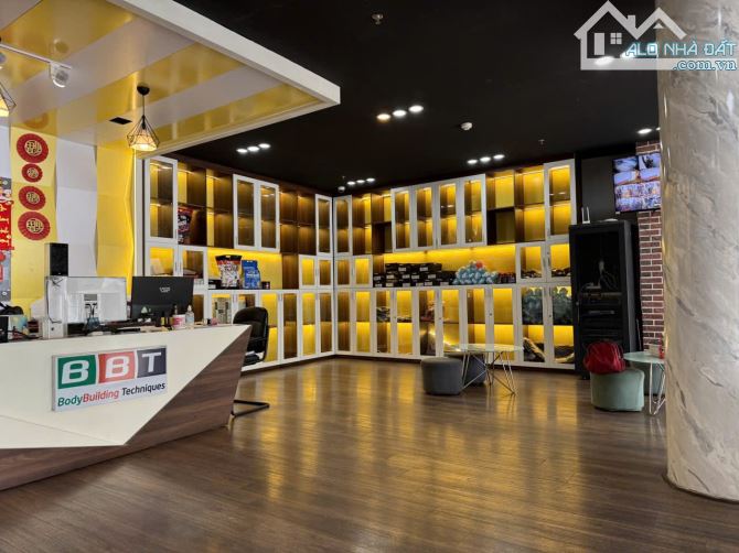 Tòa nhà văn phòng 7 tầng - Mặt tiền đường cách Lê văn Việt 50m - sàn 2000m2 - chỉ 56ty