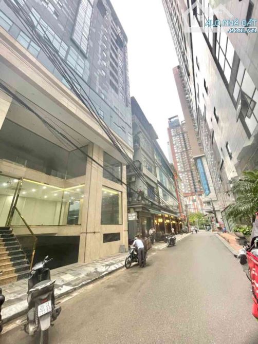BÁN TOÀ VĂN PHÒNG LÊ VĂN LƯƠNG, THANG MÁY, Ô TÔ TRÁNH, MT 10M, DÒNG TIỀN KHỦNG