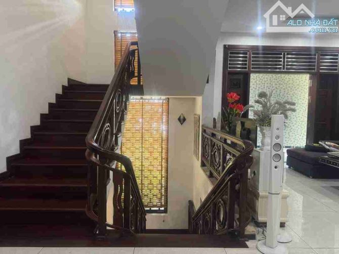 BIỆT THỰ 2 MẶT TIỀN HỒ NGUYÊN TRỪNG – KHUÊ TRUNG – FULL GỖ CAO CẤP – 220M² NGANG 11M