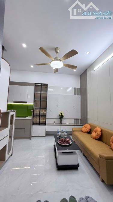 BÁN NHÀ ĐẸP Ở NGAY ĐỐNG ĐA PHÂN KHÚC HIẾM 5 TẦNG 3 NGỦ SỔ VUÔNG CHỈ 6.5 TỶ