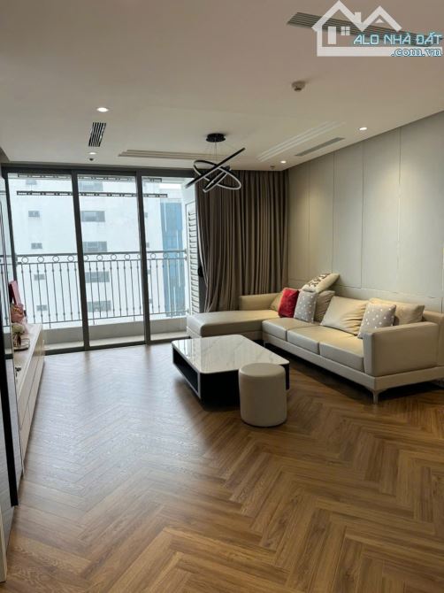 Căn Hộ 3N Vinhomes Nguyễn Chí Thanh DT 128m Full NT View Hồ Chùa Láng bán giá 16 tỷ SĐCC