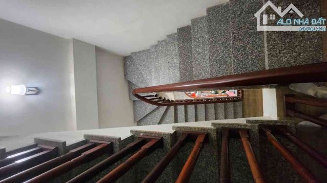 NHÀ 56 M DÂN XÂY 4 TẦNG MT4M,MỖI TẦNG 2 NGỦ - Ngõ Thông, Oto tránh, gần Phố, - Thoáng xu