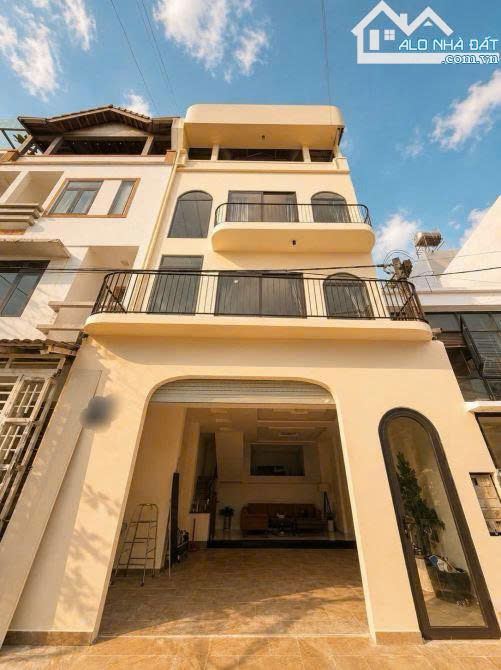NHÀ MỚI XÂY PHONG CÁCH HIỆN ĐẠI GẦN TRUNG TÂM ĐÀ LẠT