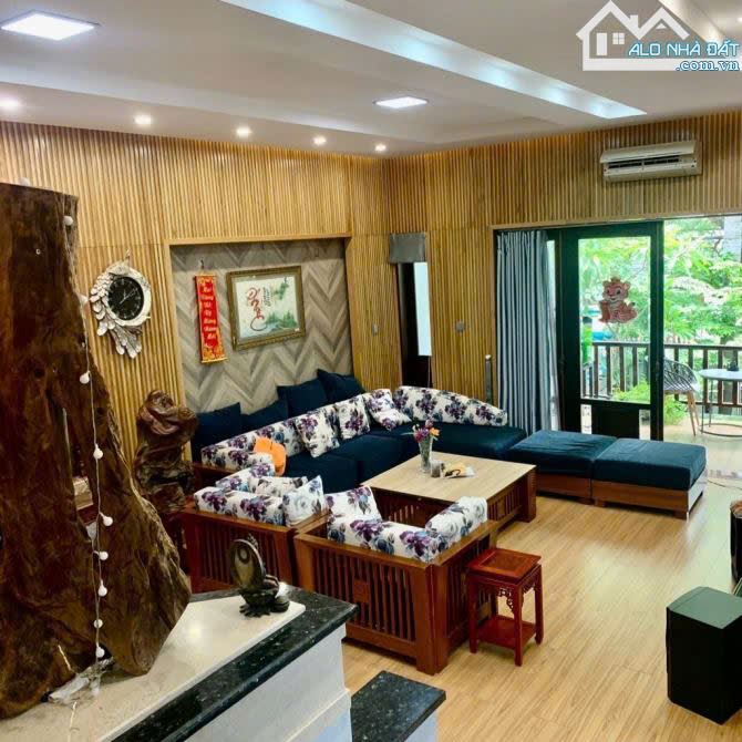 SẬP HẦM! BIỆT THỰ ĐỘC TÔN TẠI HOÀ CƯỜNG – 4 TẦNG MÁI THÁI HIỆN ĐẠI – 230M2, NGANG 10M