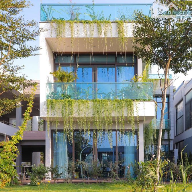 BÁN BIỆT THỰ VEN SÔNG COMPOUND THẢO ĐIỀN 2 –NGUYỄN VĂN HƯỞNG, DT: 305M2 (15X20,5M)