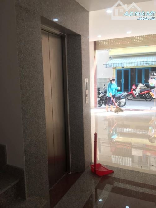 Bán nhà HXH 285 CMT8 65m2, 5x13m, 5 tầng, 8P CHDV HĐT 35 tr/th, 16.5 tỷ