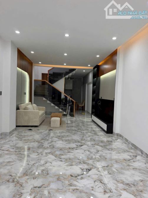 NHÀ MỚI, HẺM XE HƠI HOÀ BÌNH, DT 4x17m, 3 PHÒNG NGỦ, FULL NỘI THẤT, GIÁ 6.75 TỶ