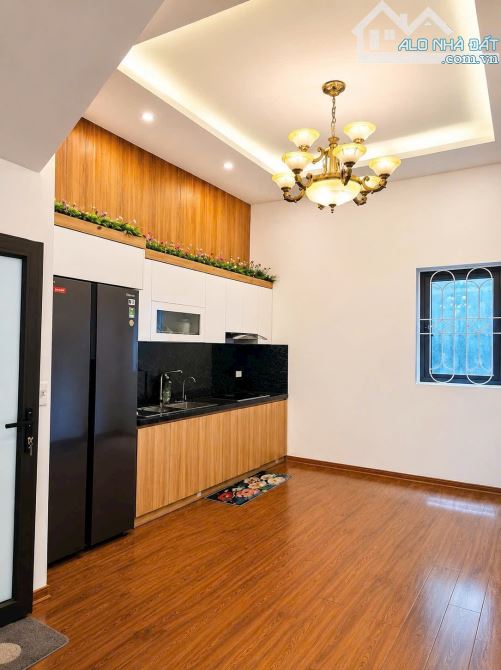NhÀ DÂN XÂY PHỐ GIA QUẤT,40M,4 NGỦ, PHUN NỘi THẤT, GẦN Ô TÔ TRÁNH,7XTY
