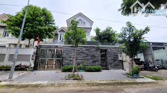 Chỉ hơn 55,3 Tỷ!! Bán Biệt Thự Đường Nguyễn Văn Hưởng, Thảo Điền - DT 14x30m - 2 Tầng