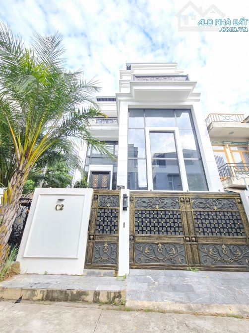 BÁN BIỆT THỰ VIP KHU THẢO ĐIỀN VILLA 500M2 , QUẬN 2, CHỈ 99 TỶ