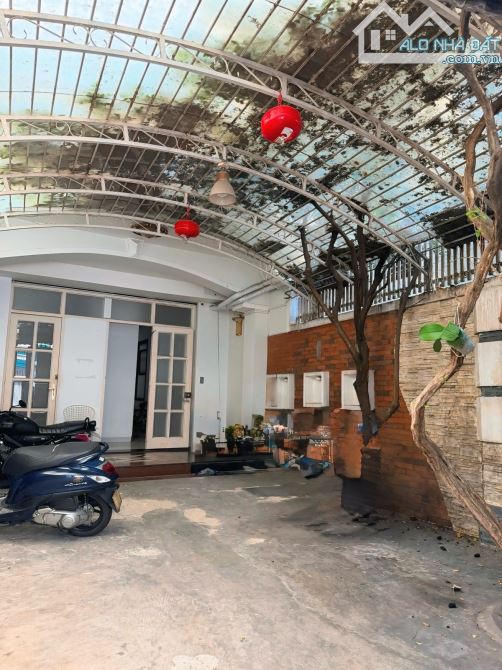 158m2(8.8x30)4 tầng nhà khu vip sân bay Hẻm Xe Hơi Trường Sơn HĐ khoán 42tr/tháng