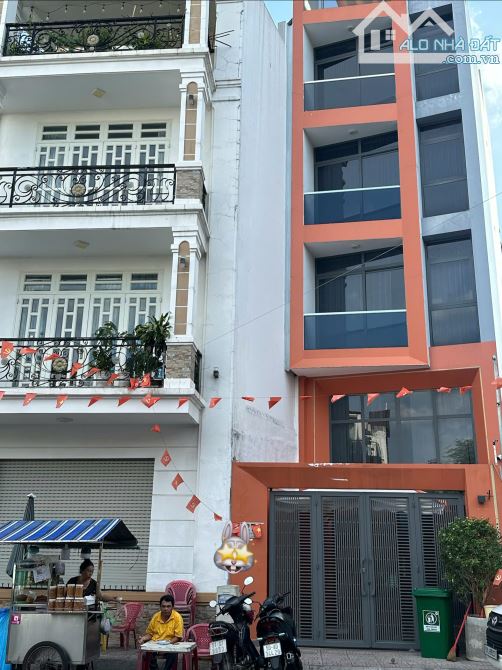 Gấp bán tòa nhà văn phòng 5 tầng, dòng tiền 90 tr/ tháng, phường Tân Định, giá chỉ 27 tỷ.