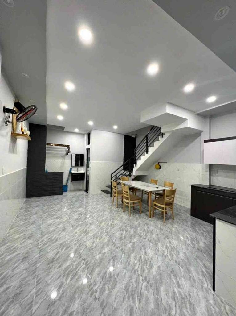 Bán nhà Bình Hưng Hòa B Bình Tân, Gần Ao Đôi dt 5x8m, 1 Trệt 1 Lầu, Chỉ 4.25 Tỷ