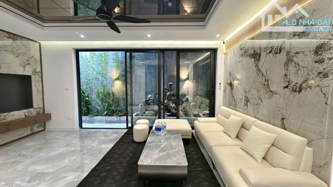 Trung tâm thanh xuân Hoàng Văn Thái 50m ,6 tầng thang máy ,nhà mới full nội thất