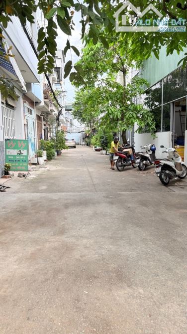 CĂN HỘ DỊCH VỤ THU NHẬP 200TRIỆU 1THÁNG - DTSD GẦN 1000M2- CHỈ 38 TỶ- PHAN HUY ÍCH-TB