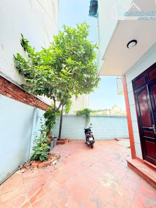 3 tầng sân vườn, 100m2 ngang 6.8m, 9,25 Ty HXH Trương Công Định Tân Bình