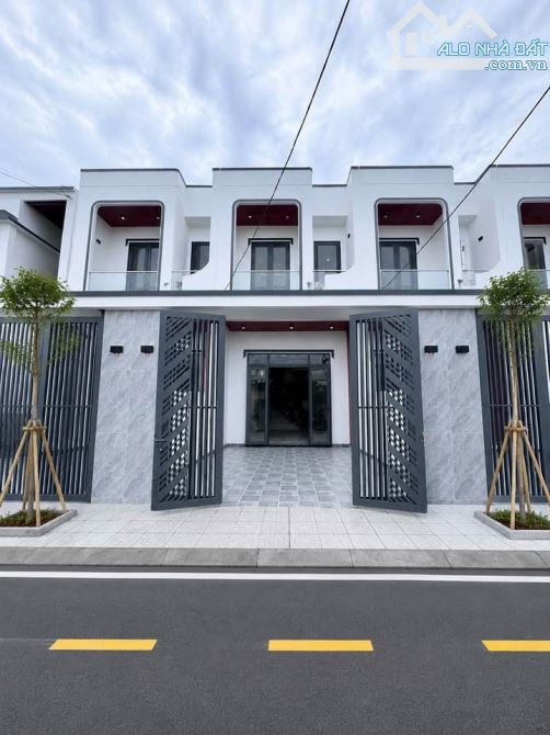 NHÀ PHỐ HIỆN ĐẠI NGAY CHỢ TÂN MAI 2 CÁCH QL51 200M SỔ RIÊNG HOÀN CÔNG