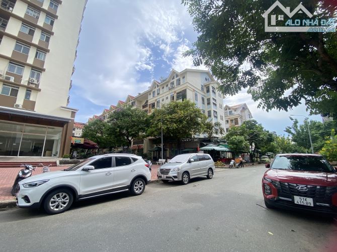 29 TỶ- BIỆT THỰ 3 TẦNG- 192m2- NGANG 8m- NGAY VINCOM TRẦN TRỌNG CUNG, Q.7