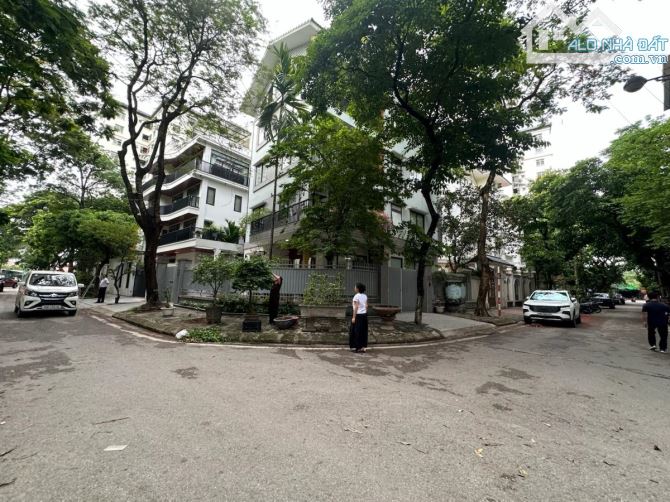 Bán biệt thự KĐT Bắc Linh Đàm biệt thư lô góc 2 mặt tiền thang máy giá rẻ nhất khu nội thấ