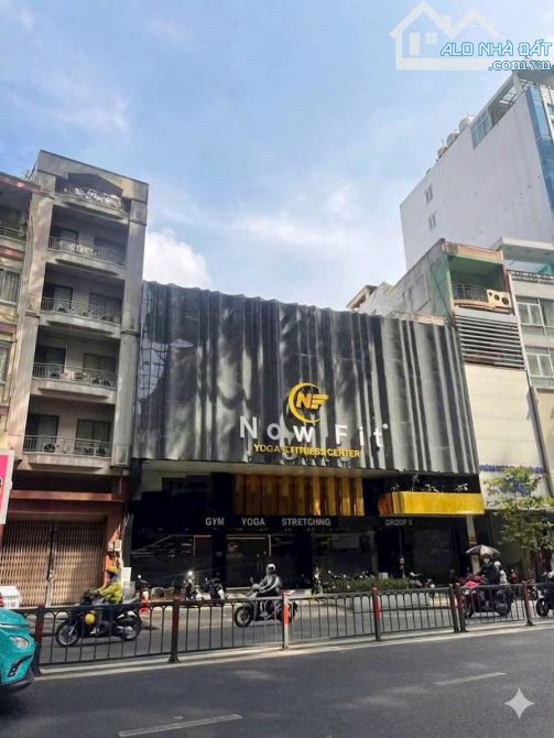 Nhà Mặt Tiền Ngang 18m Đường 3/2 Đối Diện Hà Đô Centrosa. Quận 10.