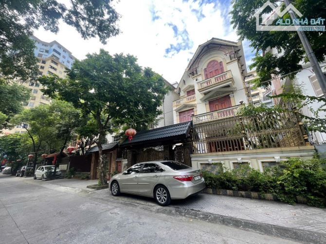 Biệt Thự Lưu Hữu Phước 200m2 Mt10m Vỉa Hè Kinh Doanh View Sân Chơi Thoáng Ở Sướng