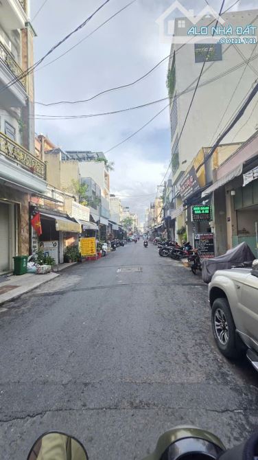 Mặt tiền ngay chợ đường Lê Văn Quới, 4x15, tiện kinh doanh mọi ngành nghề