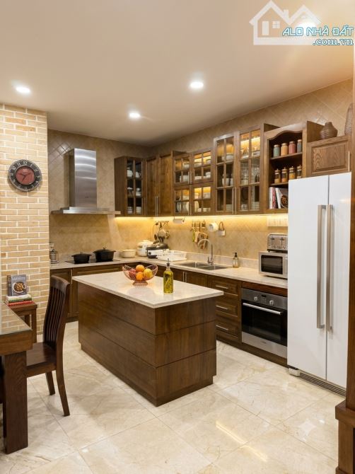 Biệt thự NGAY Etown 2 Cộng Hoà - NGANG hiếm 6m; DT: 90m2 - KHU PHÂN LÔ VIP ĐÁNG SỐNG. 20 T