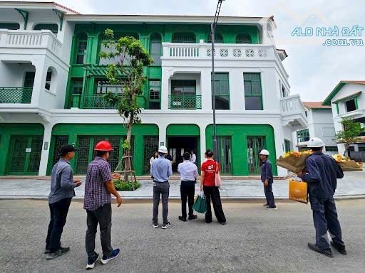4.4 tỷ nhận ngay nhà LK 5 tầng có hầm vỉa hè 3m đường 17m gần BV Việt Đức