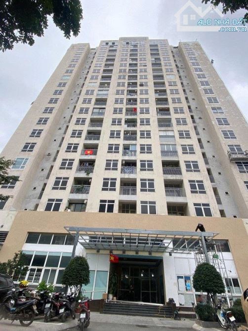 Bán Căn Hộ CC C18 Lạc Long Quân Sát Quận Uỷ Tây Hồ Wiew Hồ Tây. 76m 2 ngủ. Giá 7.8 Tỷ
