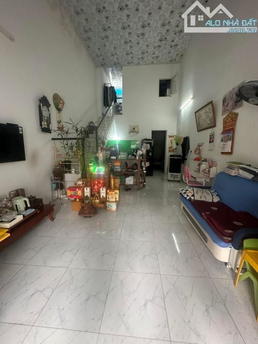 🔥 Nhà gác đúc kiệt Huỳnh Ngọc Huệ . Dt 66m2 ngang 4m , hướng đông nam , nhà 2 phòng ngủ