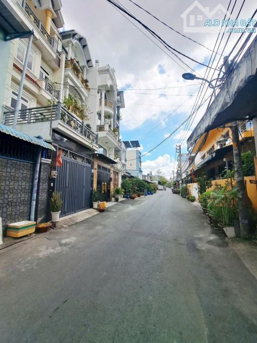 8x20, đúc 2,5 tấm đường Lê Văn Quới, sát mặt tiền