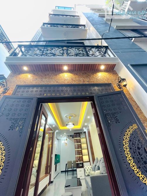 Nhà mới tinh còn thơm mùi sơn, cách 1 nhà ra phố chính, Full nội thất mới tinh sang xịn