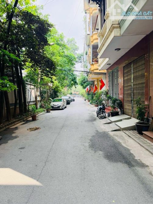 BÁN NHÀ PHÂN LÔ LÊ TRỌNG TẤN - THANH XUÂN - GARA Ô TÔ 16 CHỖ - 2 MẶT Ô TÔ - GIÁ HƠN 23 TỶ