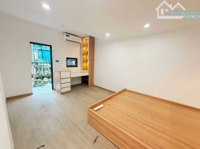 Bán căn hộ phố cổ Hoàn Kiếm, Hàng Khoai - Lô góc - 75m2 x 2 ngủ đủ nội thất - Sổ đỏ riêng