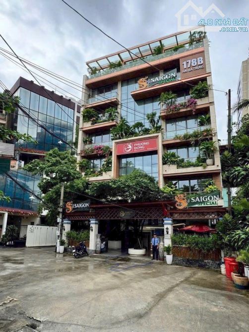 Bán gấp biệt thự đường Hoàng Văn Thụ, Phú Nhuận, dt: 18x20m 2 tầng sân vườn